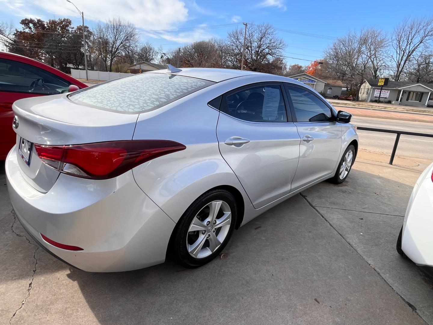 2016 SILVER HYUNDAI ELANTRA LIMITED; SE; Limited (KMHDH4AE4GU) with an 1.8L L4 DOHC 16V engine, 6-Speed Automatic transmission, located at 8101 E. Skelly Dr., Tulsa, OK, 74129, (918) 592-3593, 36.121891, -95.888802 - Photo#3